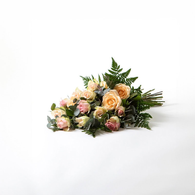 Bårebukett fersken og rosa standard begravelse bisettelse blomster
