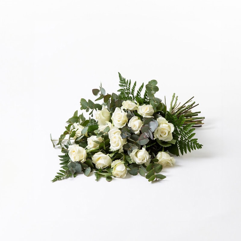 Bårebukett hvit og grønn standard begravelse bisettelse blomster