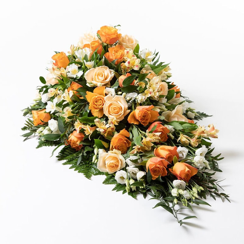 Båredekorasjon gyllen stor begravelse bisettelse blomster