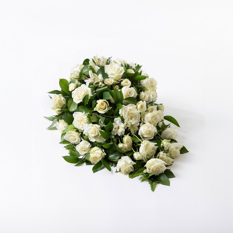 Båredekorasjon hvit liten begravelse bisettelse blomster