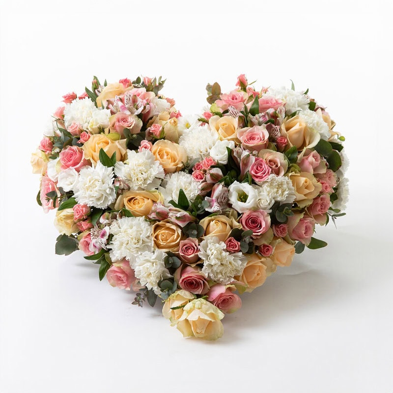 Hjerte fersken og rosa stor begravelse bisettelse blomster