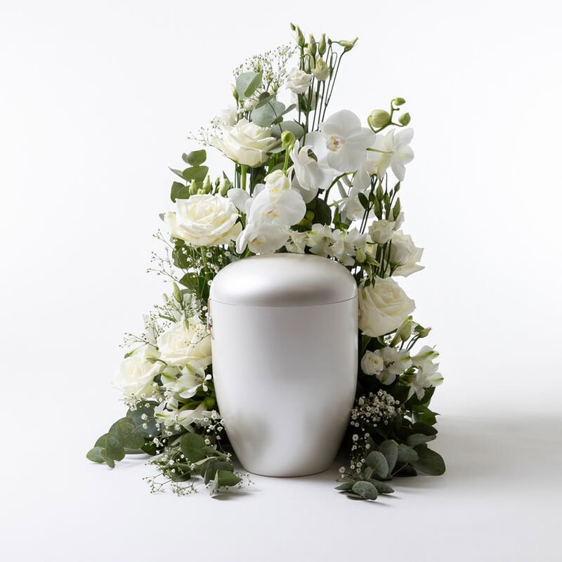 Urnedekorasjon, hvit høy bisettelse blomster